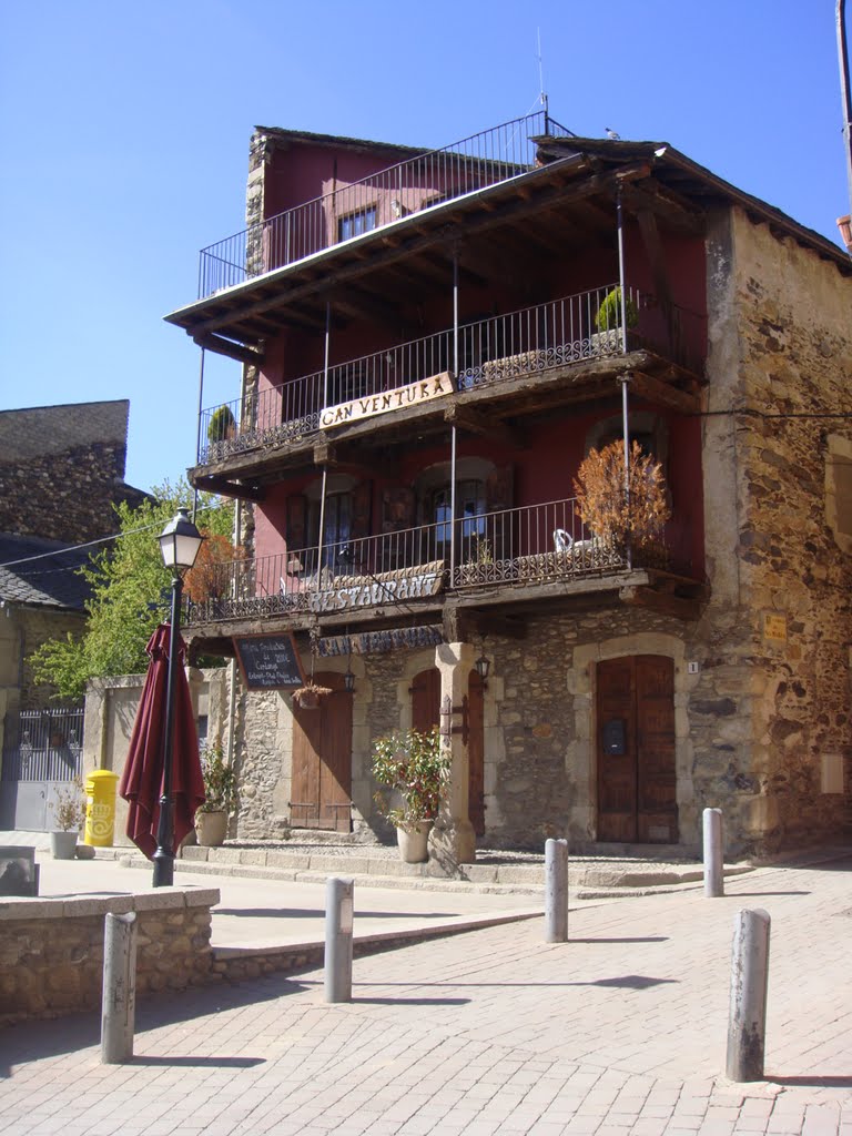 Vista plaça Major de Llivia by José Manuel Pinto