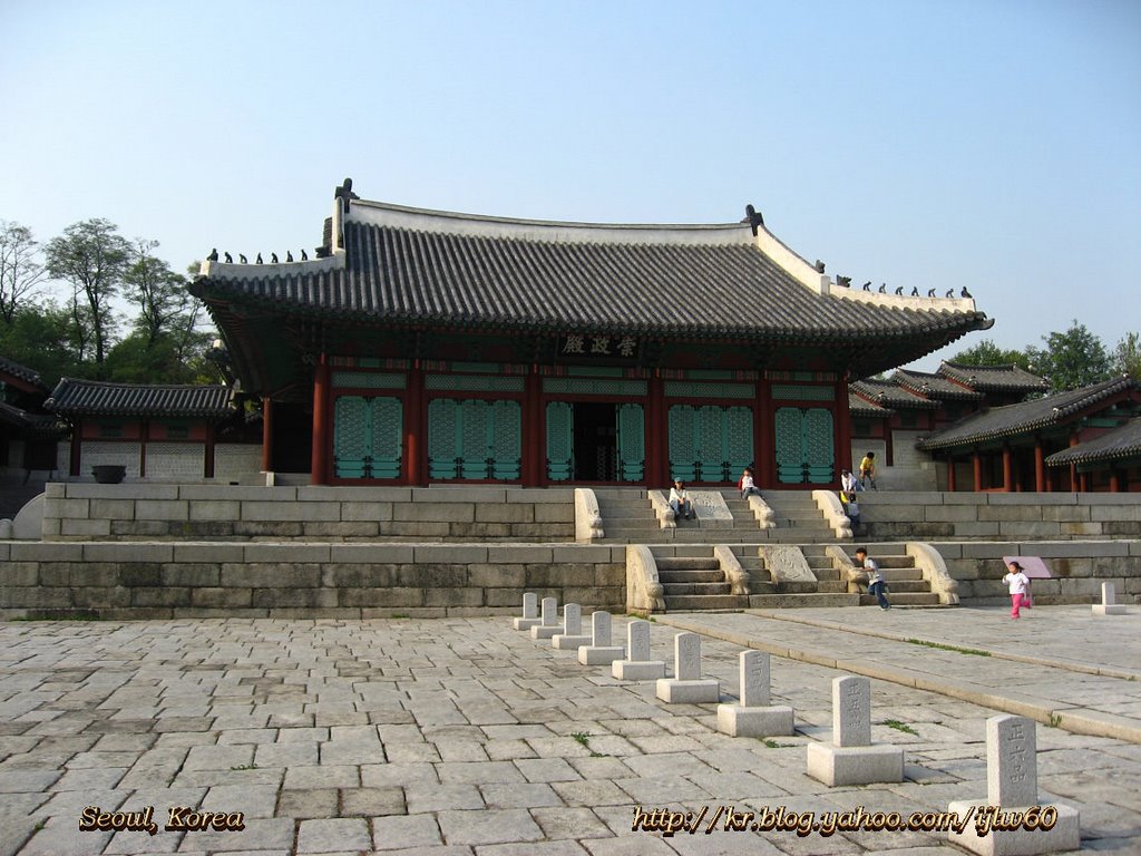 Gyeonghui Palace, Seoul by Lee Iljoo