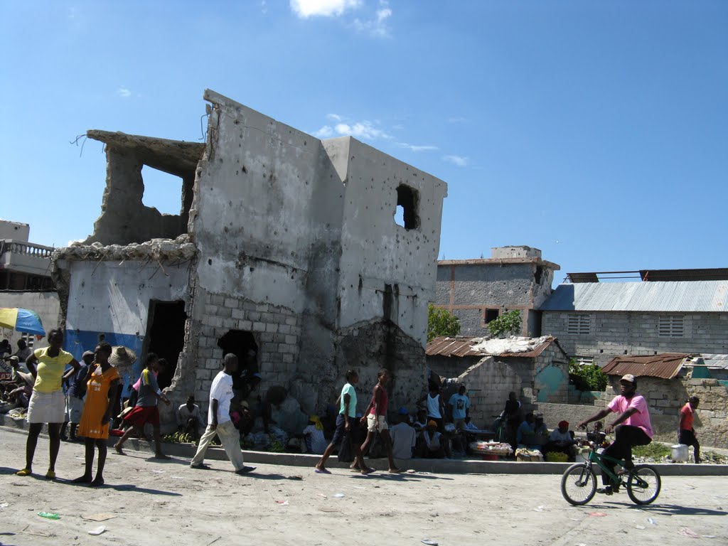 Shot up building in Citè Soleil, Port-au-Prince, Haïti. 2009Nov10 by nathanpierce