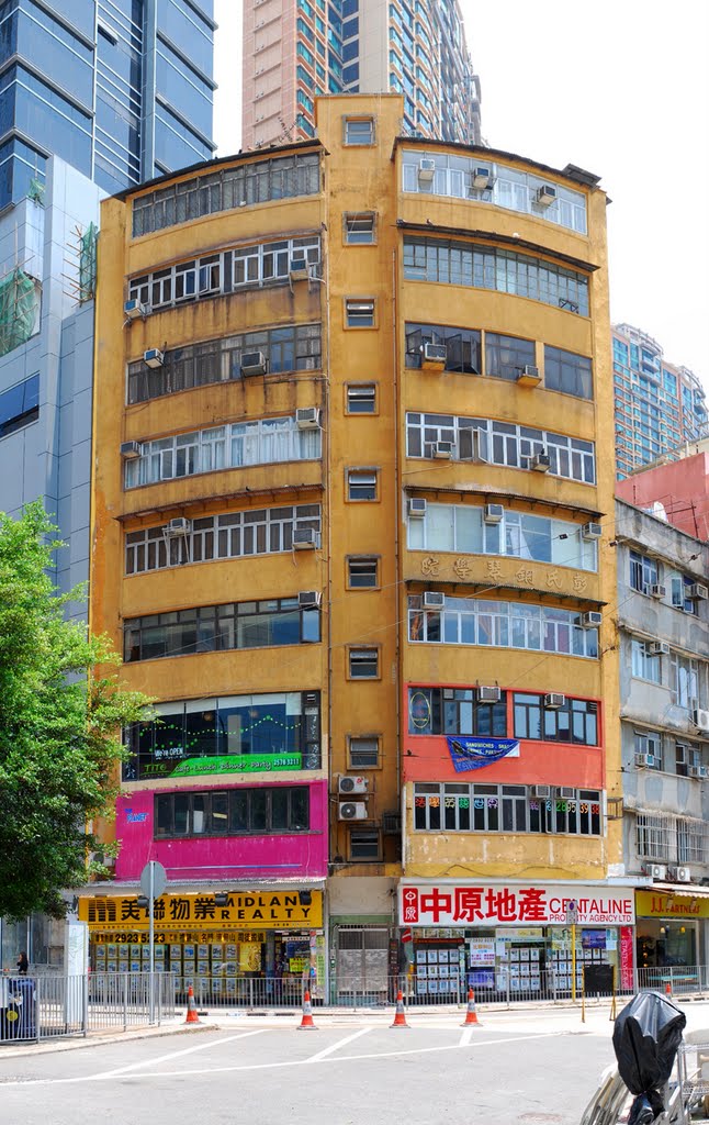 Old Boy - Leighton Road x Wong Nai Chung Road, Hong Kong by Felix The Cat