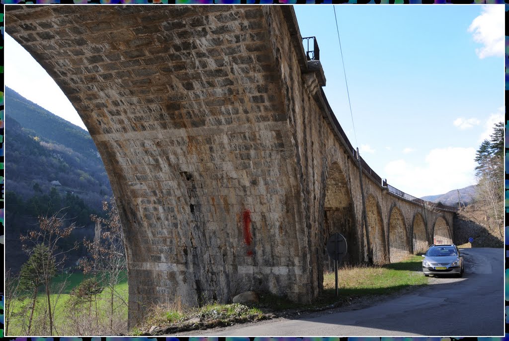 Viaduc du Chemin de Fer du Train des Pignes, F by roland.fr