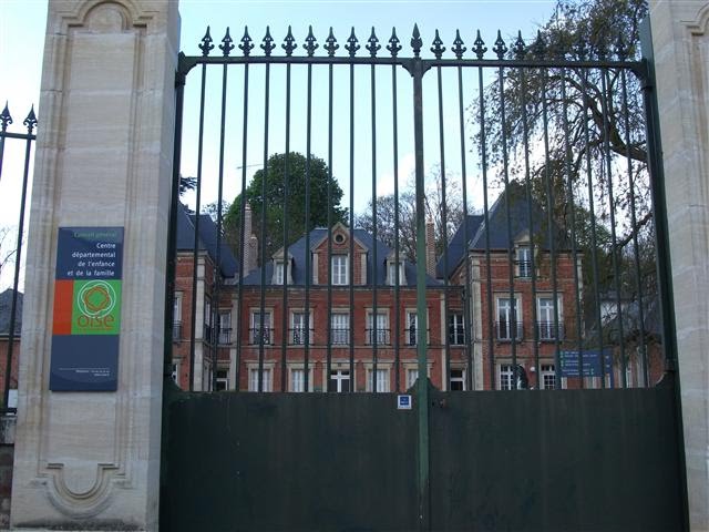 Beauvais, le château de Bois Brulet by bernard giguet