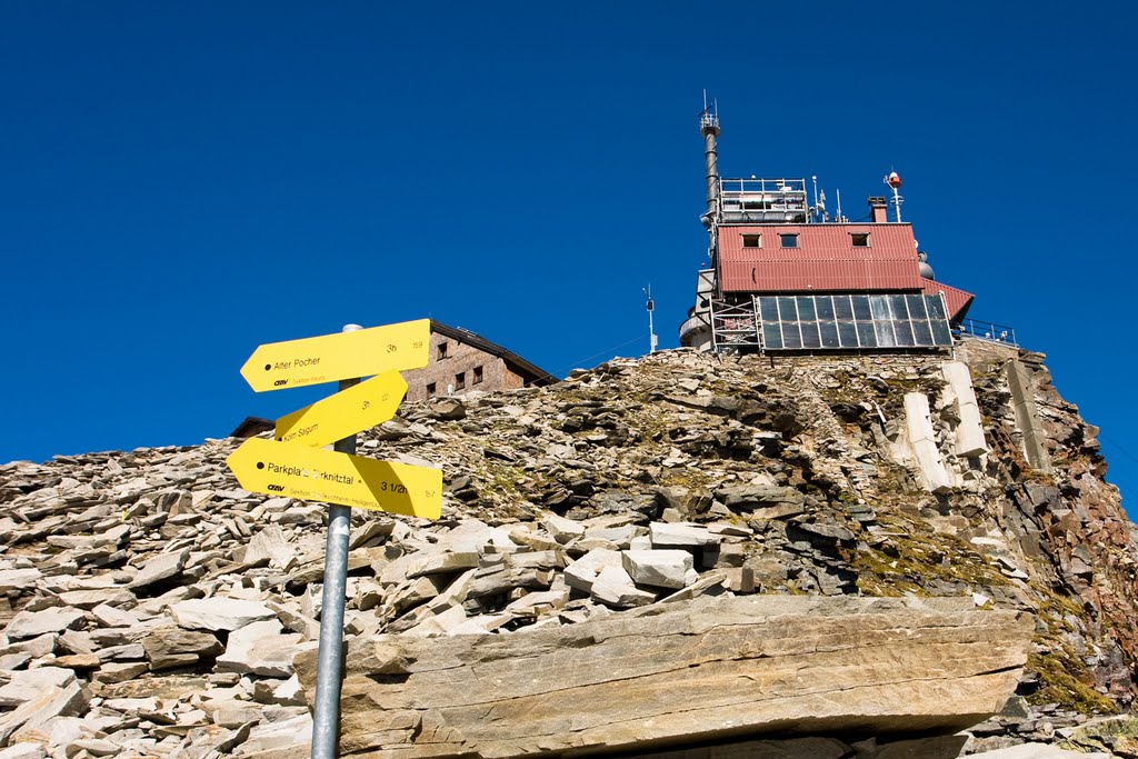 Zittelhaus und Sonnblickobservatorium by Andy_B