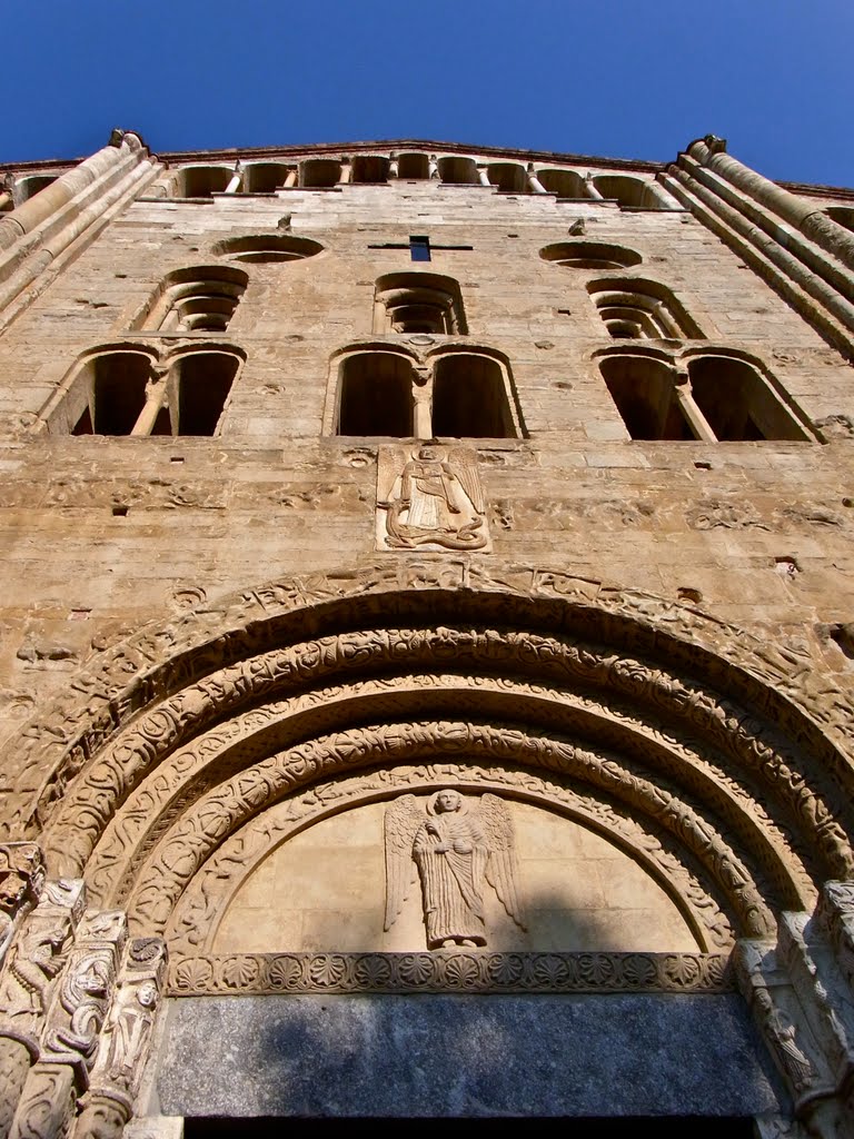 Facciata della Chiesa di San Michele - Pavia by Roberto Lo Savio