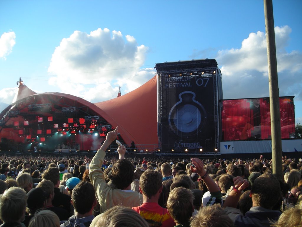 Orange stage (Muse live 2007) by aporachi