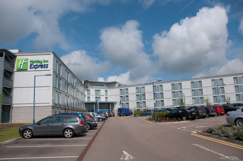 Holiday Inn Express London Standsted Airport by Ralf Grispen