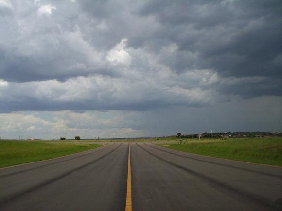 aeroporto de ourinhos by moysesdalio