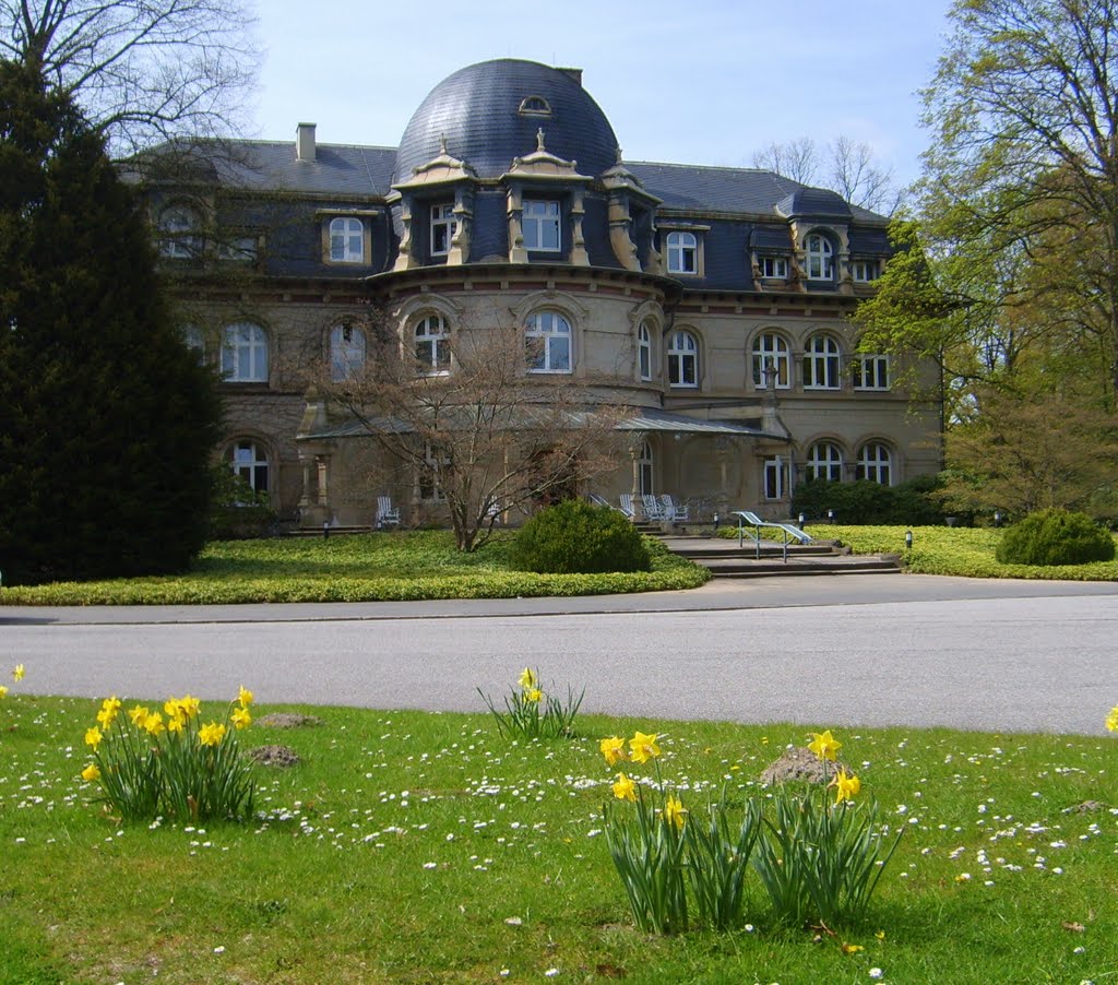 Verwaltungsgebäude vom Zentralfriedhof Hamburg-Ohlsdorf / Administration building of the central cemetery Hamburg-Ohlsdorf by willytown