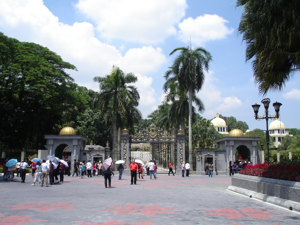 Front Gate of Istana Negara by cK