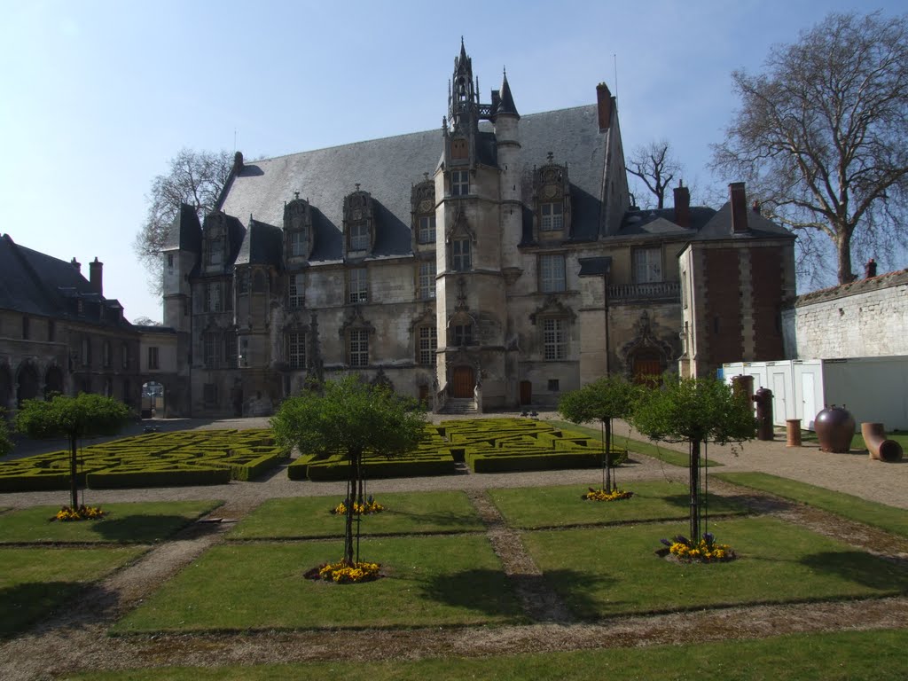 Palazzo episcopale di Beauvais by paolo salabue