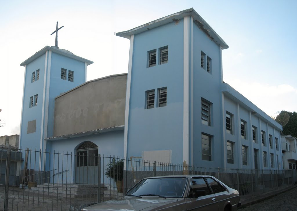 Igreja Católica no Bairro Aparecida - Colatina - ES by Fabio Arrebola