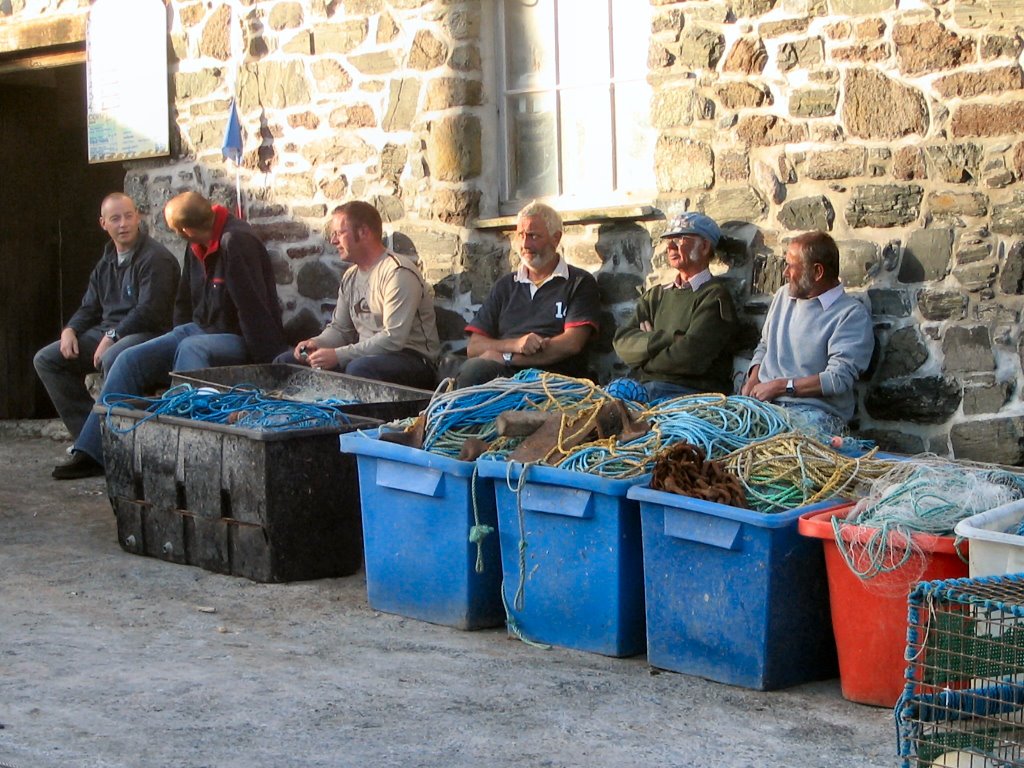 2005 08 19 (64) Cadgwith Fishermen by Henk Boonstra