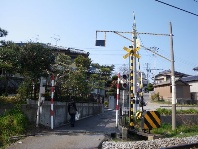 Rail crossing by Yuzuru