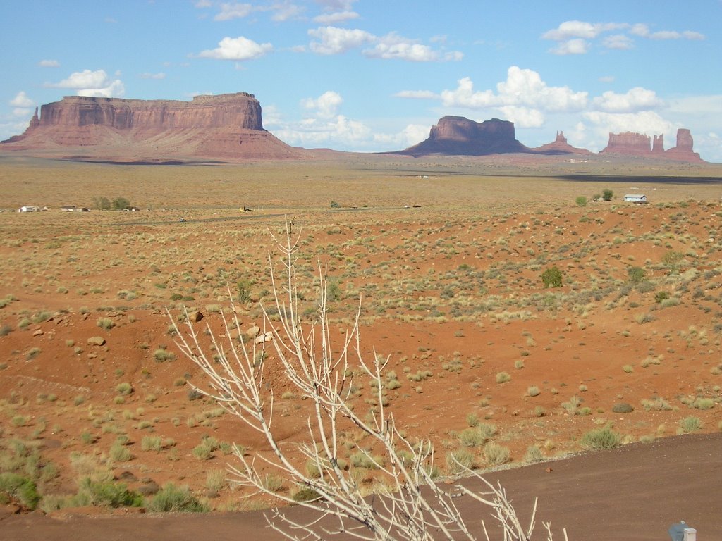 Monument Valley by Moshe Shaharur