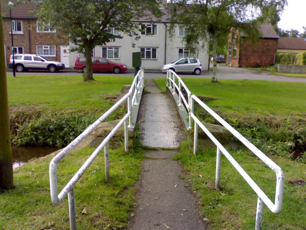 Footbridge in Brompton by Milesey