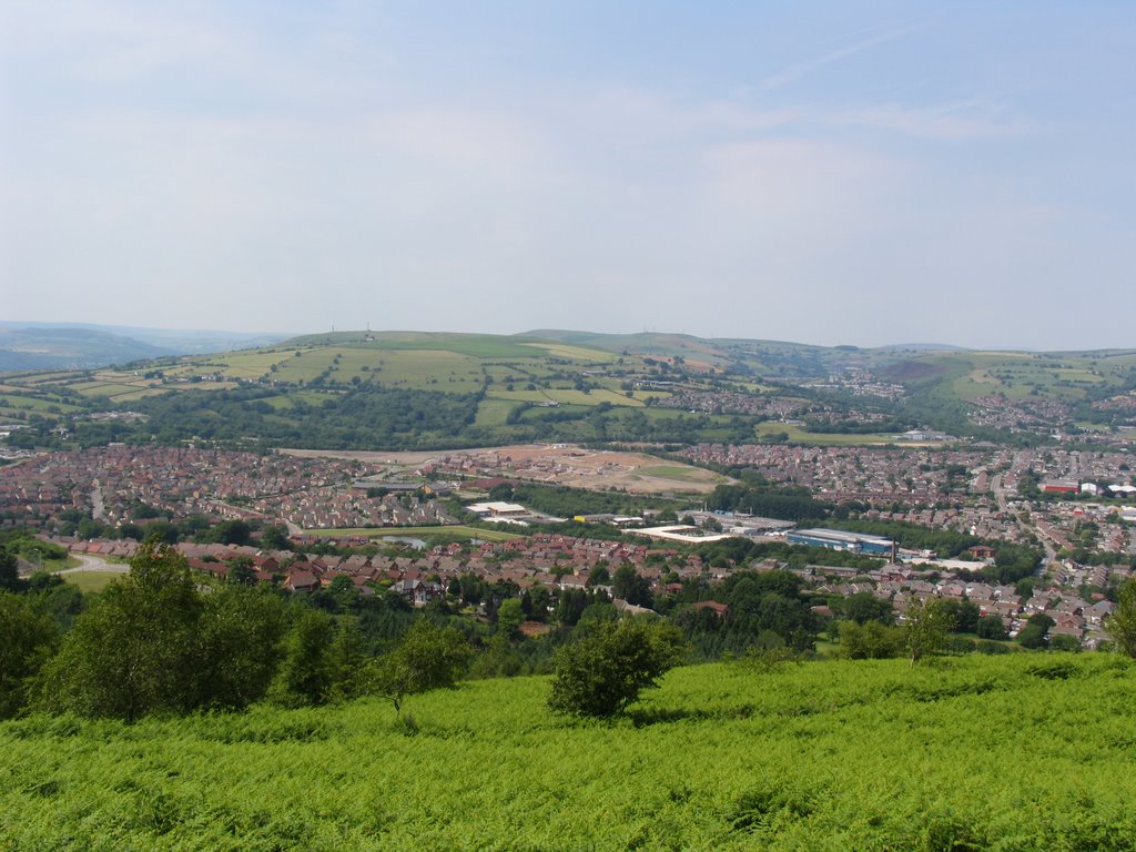 Caerphilly from the Common by Gareth Evans