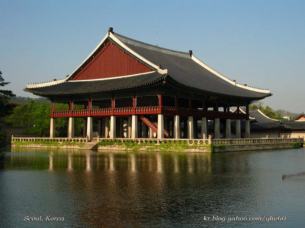 Gyeongbok palace by Lee Iljoo