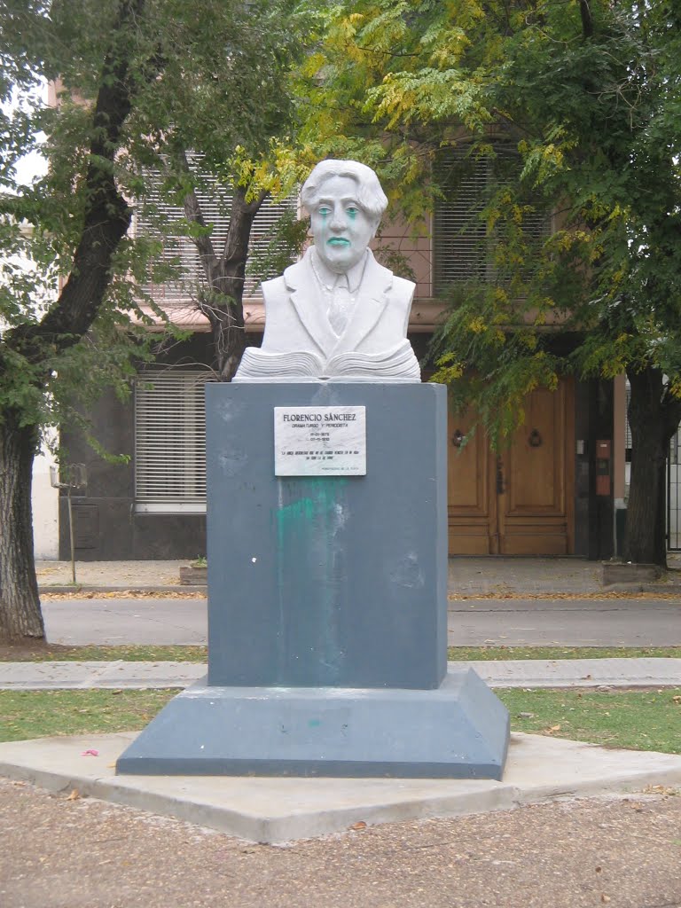 Monumento a Florencio Sánchez by Flea Fly