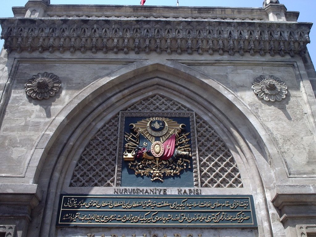 Nur-u osmaniye gate (of grand bazaar) by molla