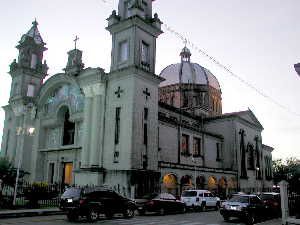 Verdadera Catedral de Tucupita by Oscar González B.