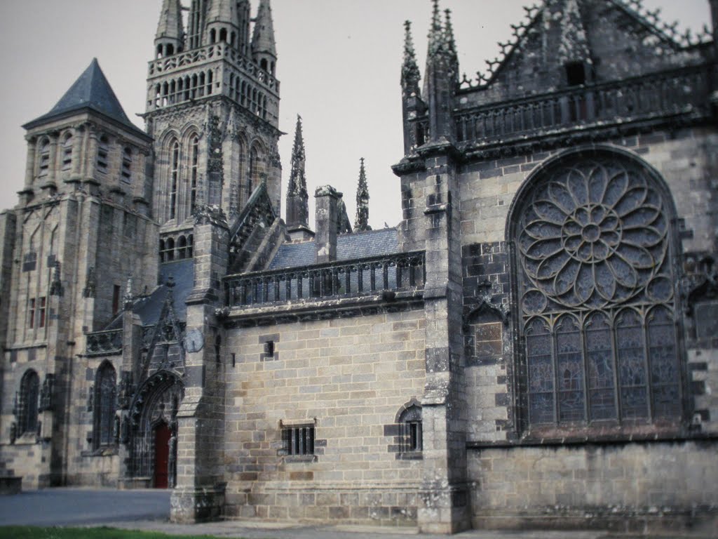 Le Folgoët, Notre Dame by Wensky