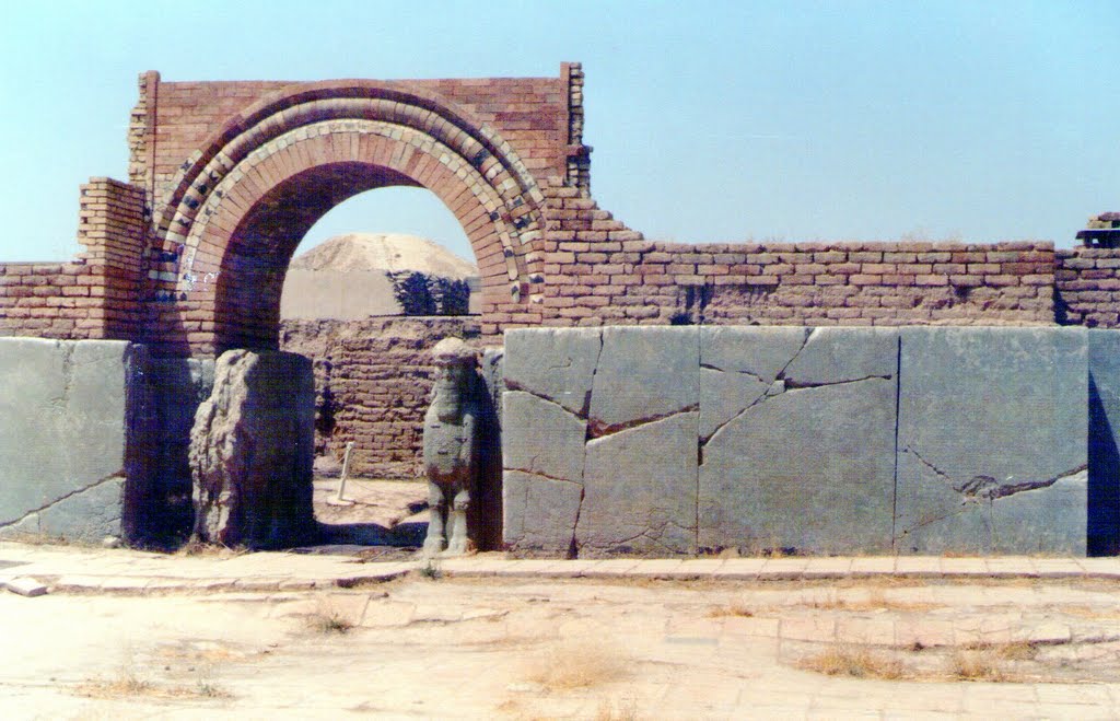 Nimrud- Gate to palace 1981 by Erkki Jauhiainen