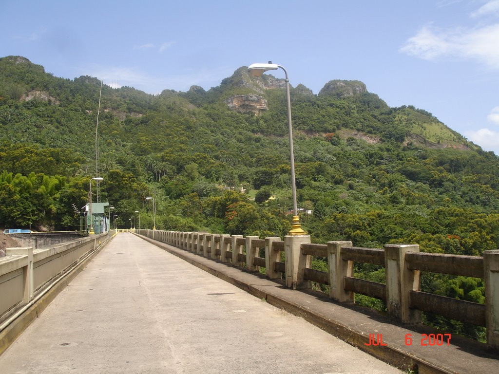 Sobre Lago dos boca, Arecibo Puerto Rico by calculindo