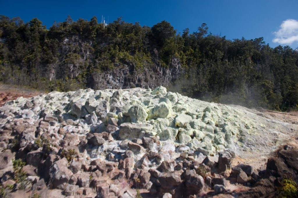 Sulfur banks, Hawai'i volcanoes national park by miomat