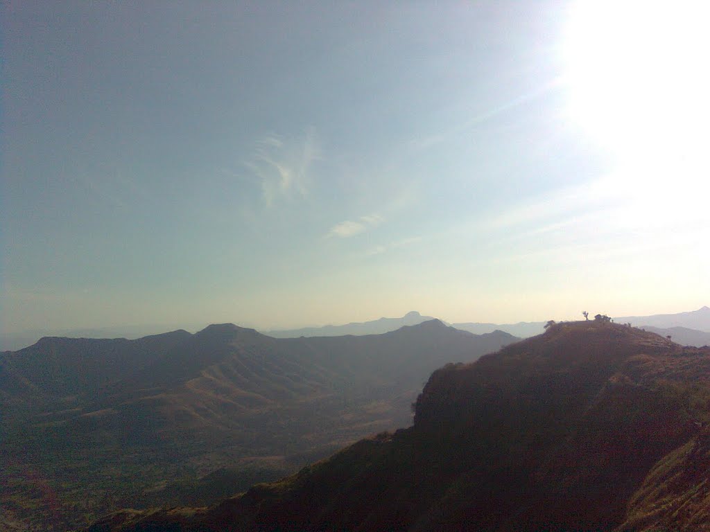 सिंहगडावरून राजगड. Rajgad From Fort Sinhagad by महेश कुलकर्णी MAHESH G. KULKARNI