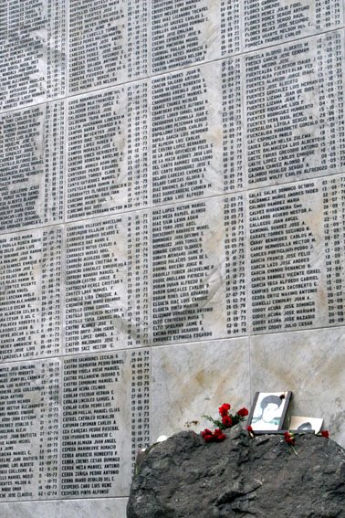 Memorial de Detenidos Desaparecidos y Ejecutados Politicos 1973-1989 by todobal