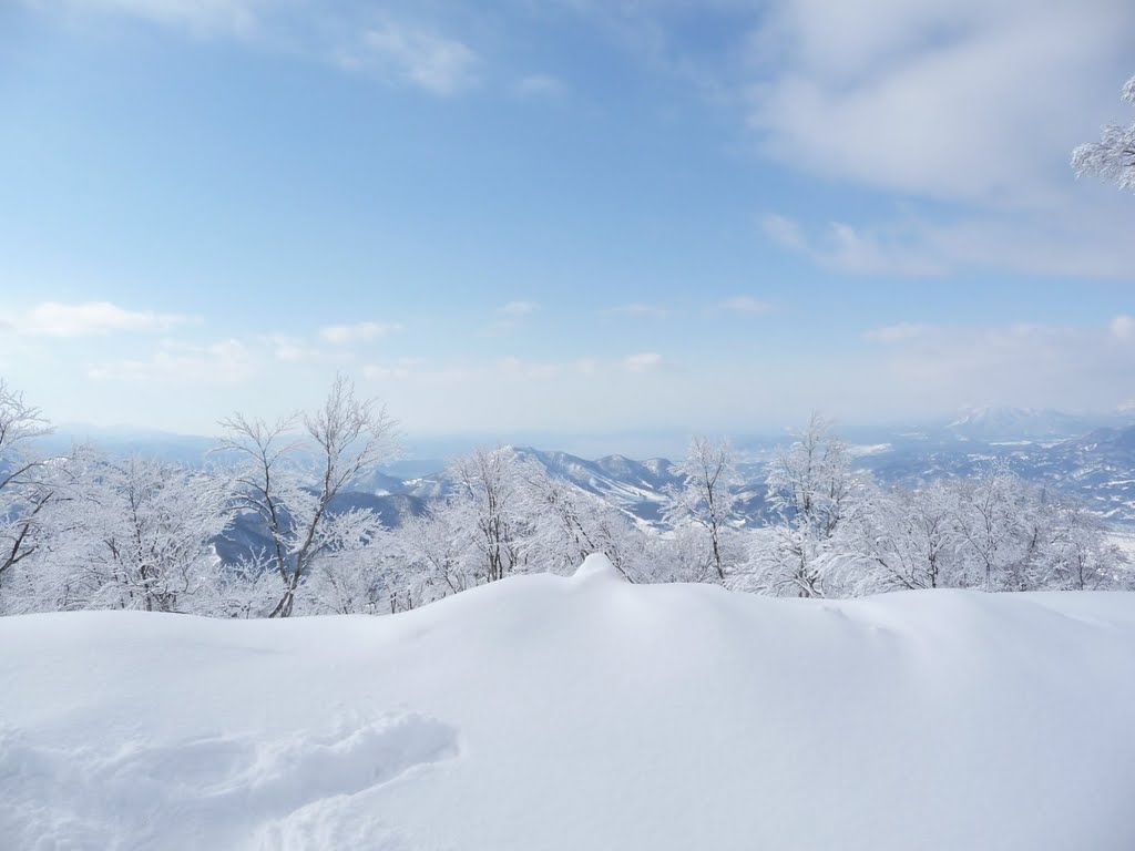 Nozawa Onsen Ski Area by Yutaka Kanzaki