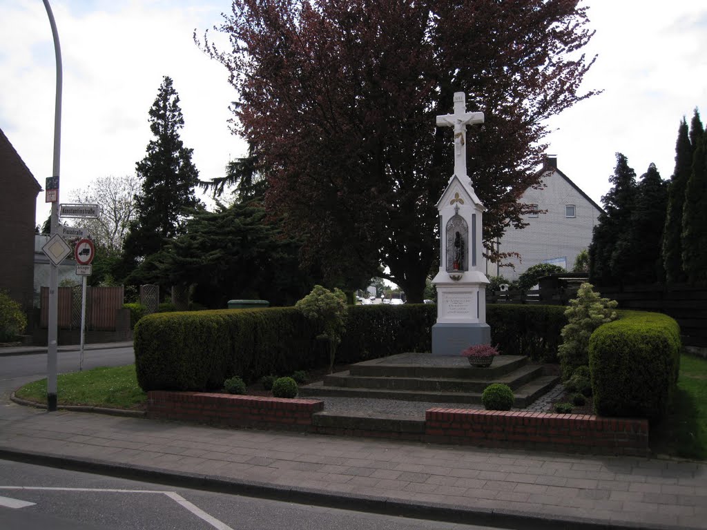 Wegkreuz, Piusstraße by Gottfried von Bouillon