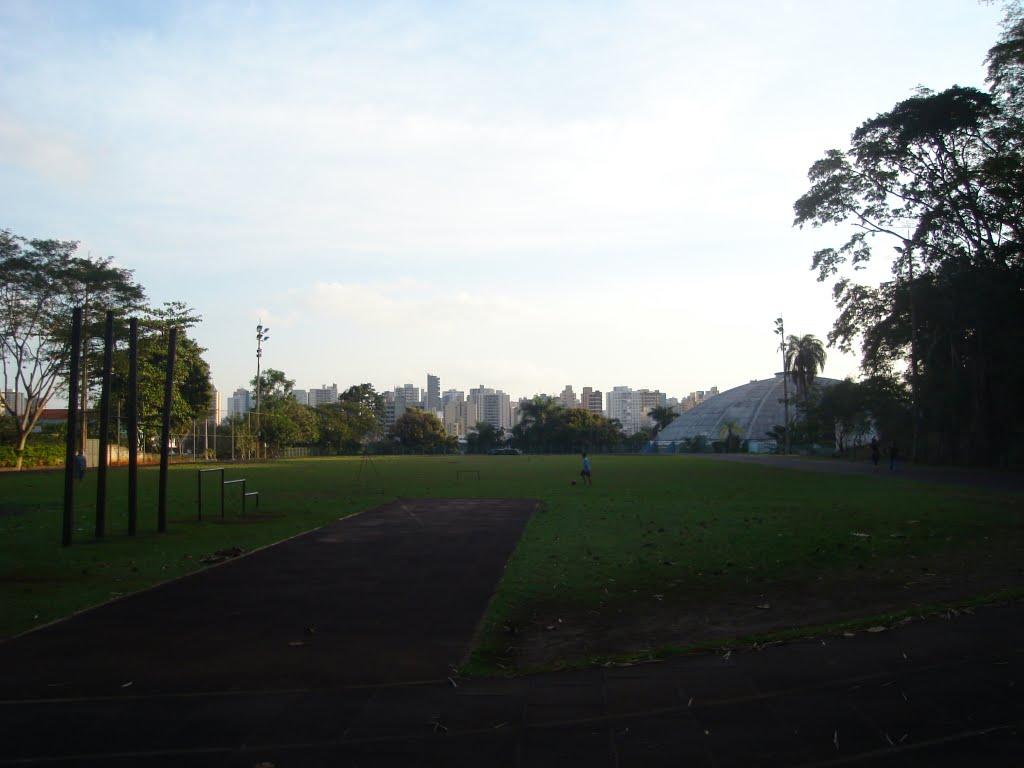 Parque de Olimpico, no Ginásio Municipal Poli Esportivo - Cava de Bosque by Renato V. Albarral