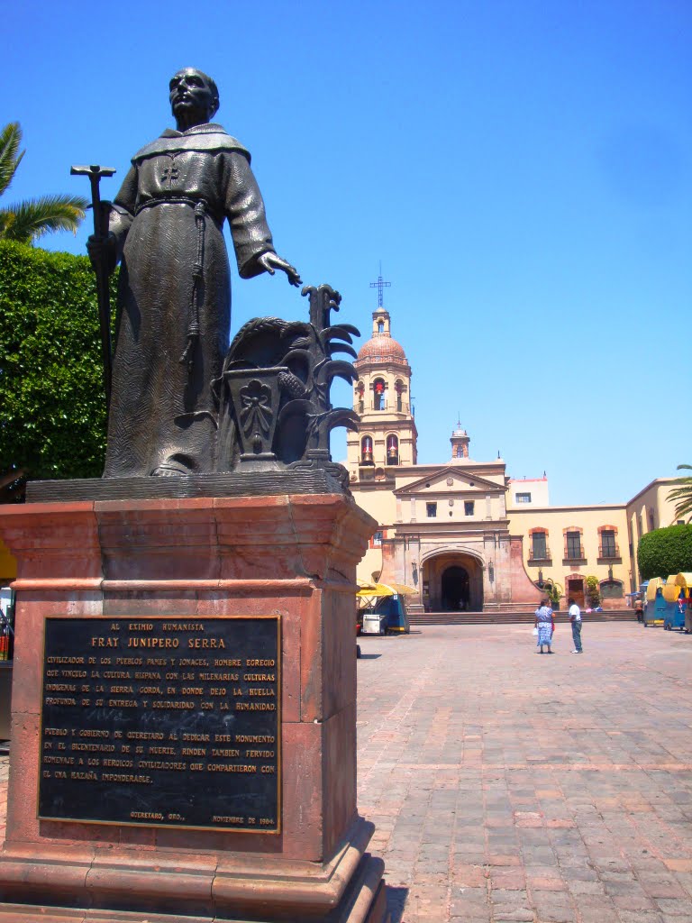 Monumento al misionero by Alejandro Guzmán Robles