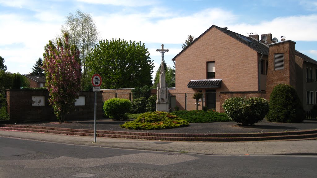 Wegkreuz mit Glockenturm, Kosterhofweg by Gottfried von Bouillon