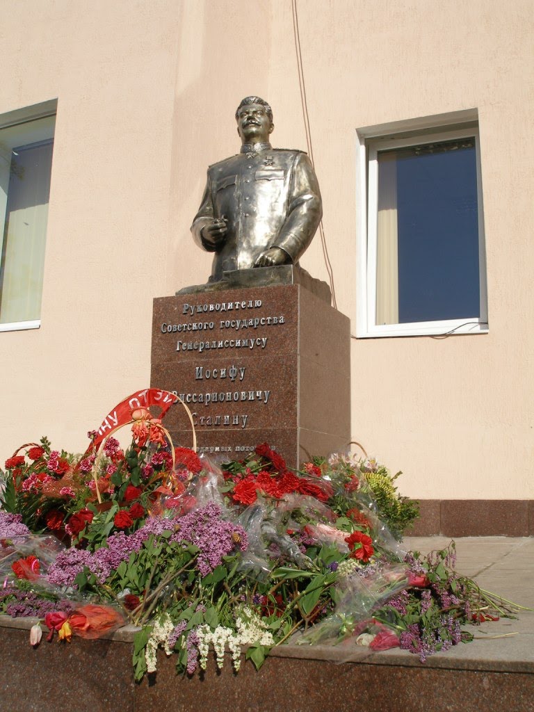 Stalin monument in Zaporizhzhia Памятник Сталину в Запорожье by A.Merezhko