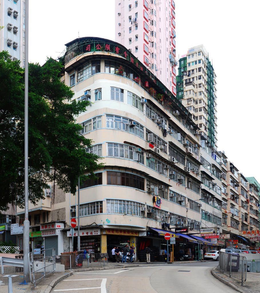 Old Boy - MING FUNG STREET X FEI FUNG STREET, Hong Kong by Felix The Cat