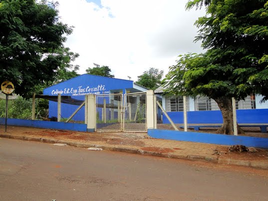 Escola Municipal no Jardim Bressan, Toledo, PR. by Ricardo Mercadante