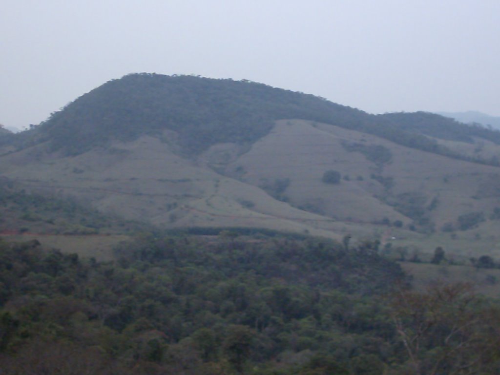 Serra do Chalé divisa d Muriaé com Barao do Monte Alto. by Michel Alvim