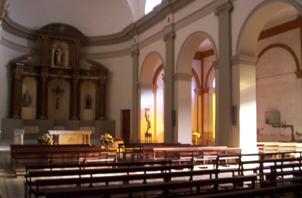 Interior de la Iglesia by Javitreasure