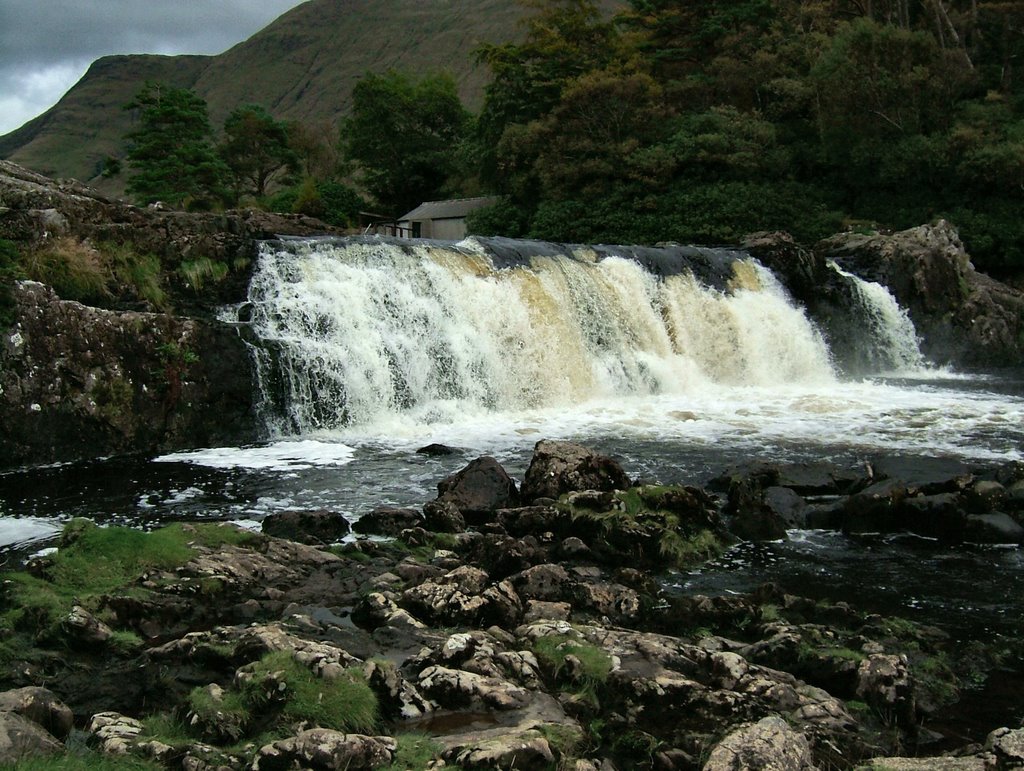 Waterfall near Leenane by lubberhuizen