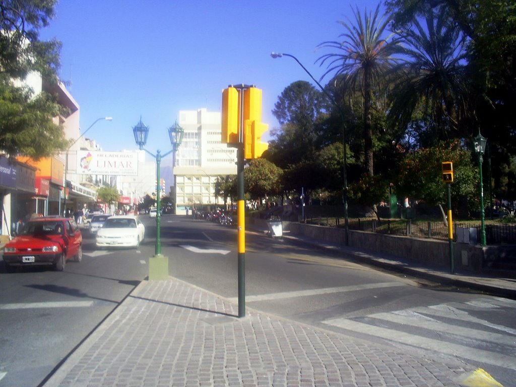 Calle San Martín, San Fernando del Valle de Catamarca, Catamarca, Argentina. by Claudio Olivera