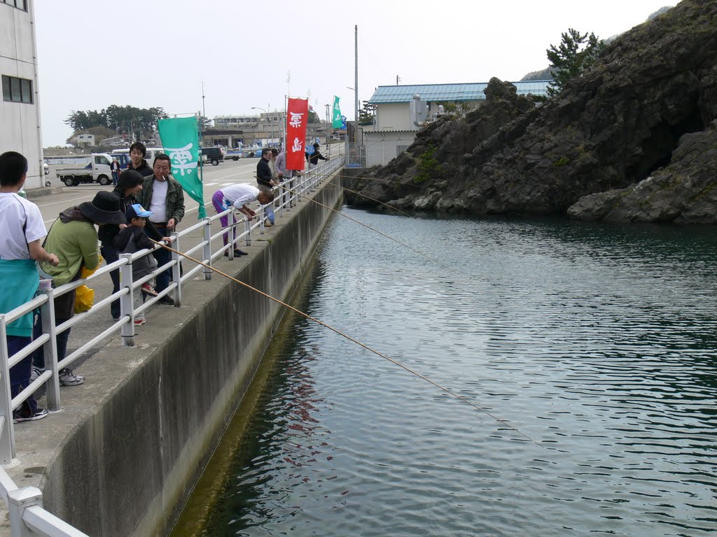 新潟県岩船郡粟島浦村内浦 by lamyu