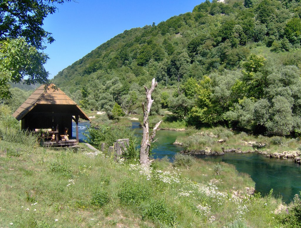 Una river, near by hotel Sedra by Kajto