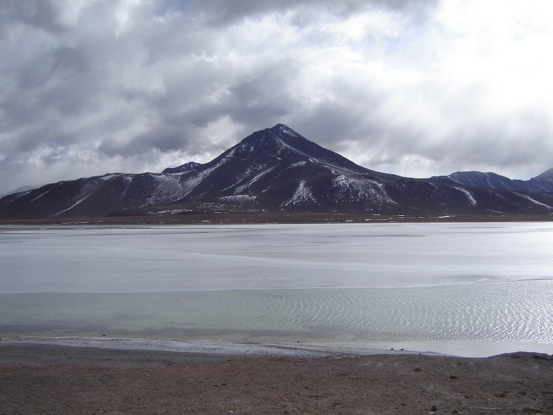 Laguna Blanca, Sud Lipez, Potosi (Bolivia) by Gary Cardenas Plaza