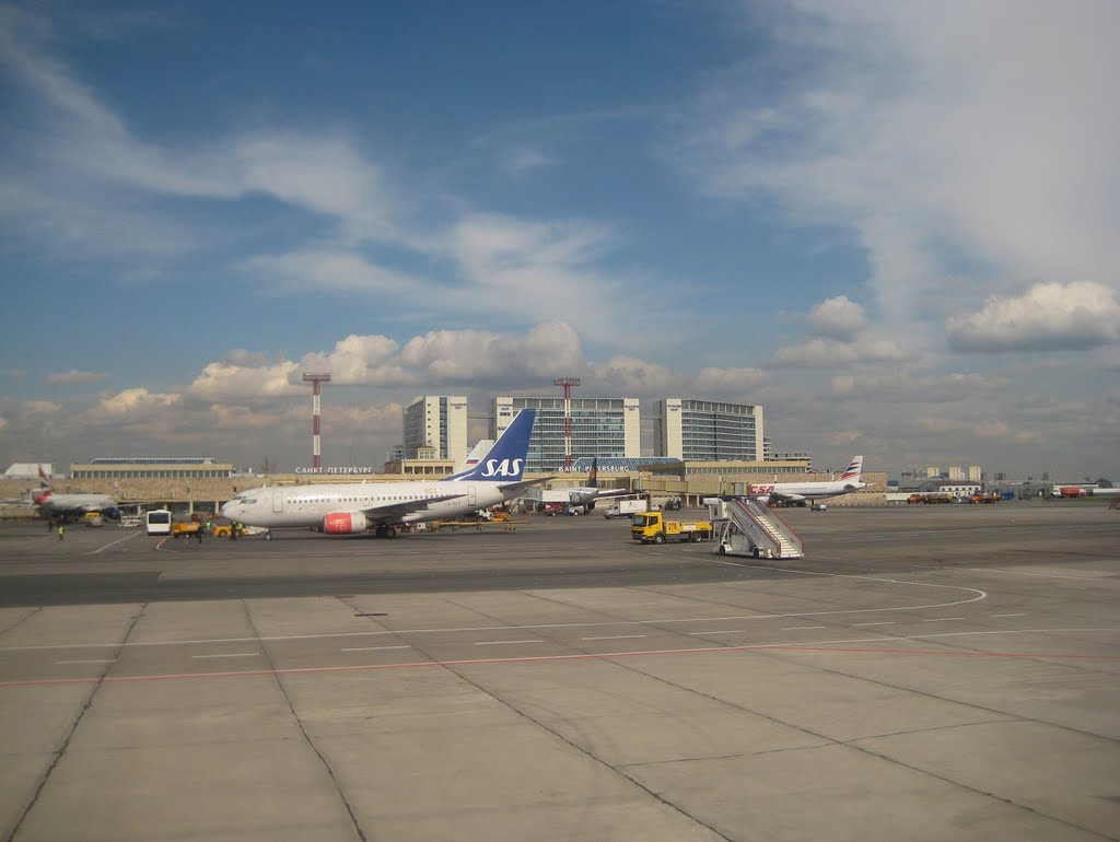 Санкт-Петербург Аэропо́рт Пулково - Sint-Petersburg Pulkovo Airport - Saint-Petersburg Pulkovo Airport Boeing 737-500 by ©JPix