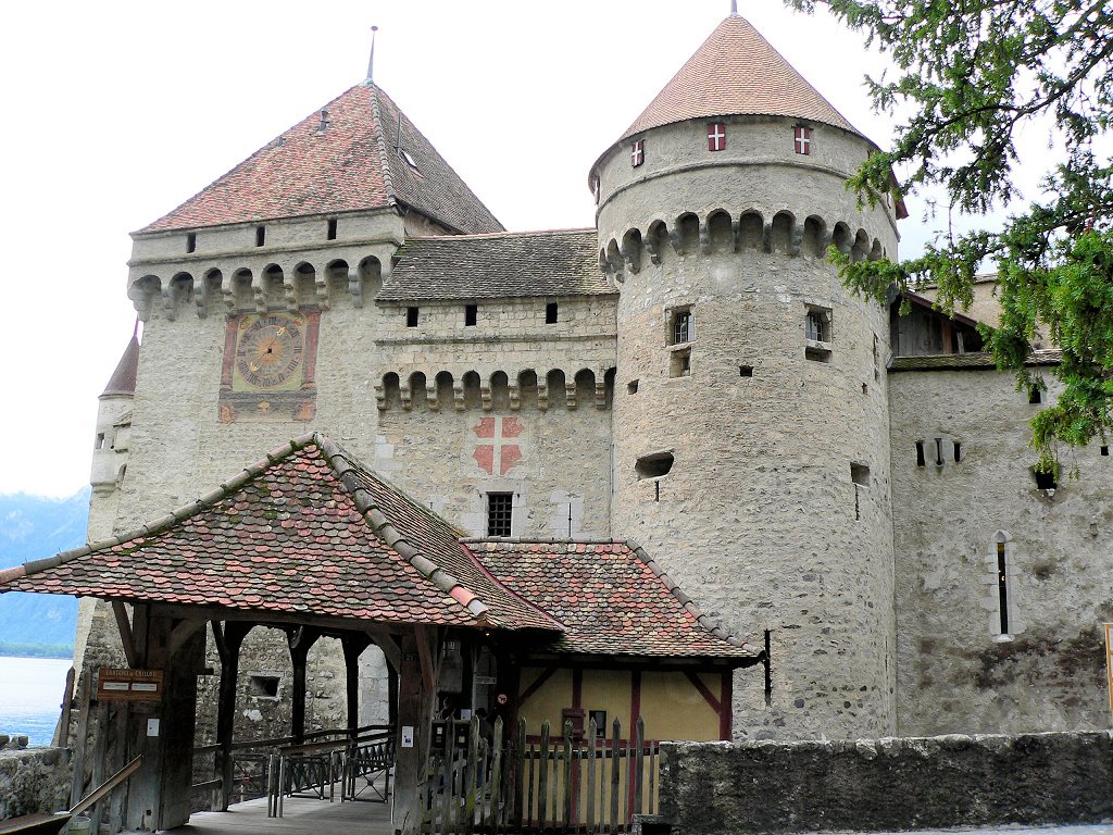 Switzerland: Chateau de Chillon, the entrance by Yory