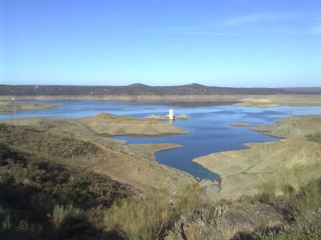 Vista del pantano de Alcántara desde la N-630 by o rey do café