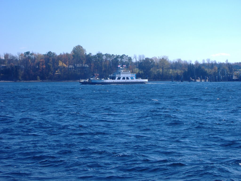 Ferry coming the opposite direction by Idawriter