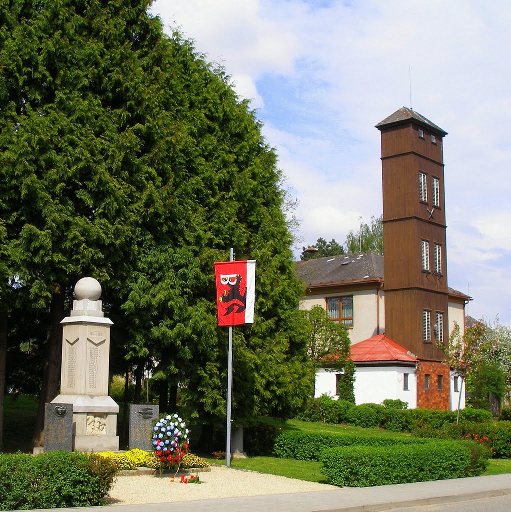 Bludov - Památník a Hasičská zbrojnice - Máj 2010 by valsoraj